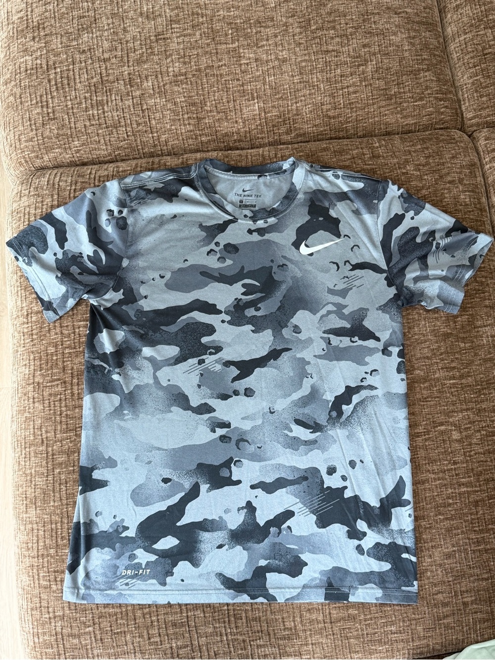 Nike Men’s Grey Camouflage Dri-FIT Short Sleeve Tee